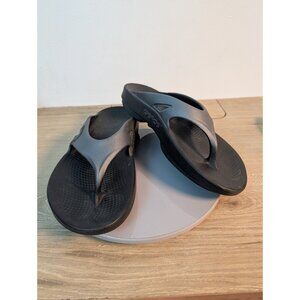 OOfos W 12 M 10 Original Comfort Sandals Recovery Thong Flip Flop Black Gray